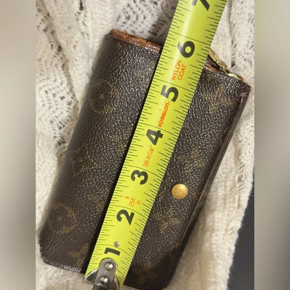 Louis Vuitton Short Wallet